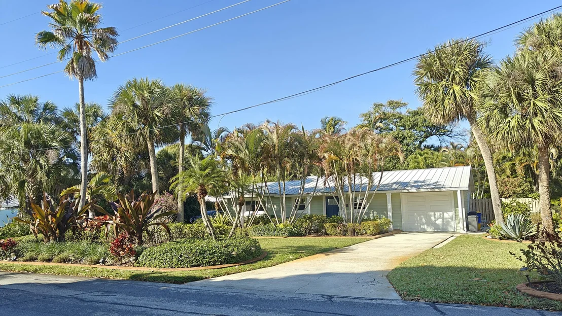 Photo of 282 SE Edgewood Drive