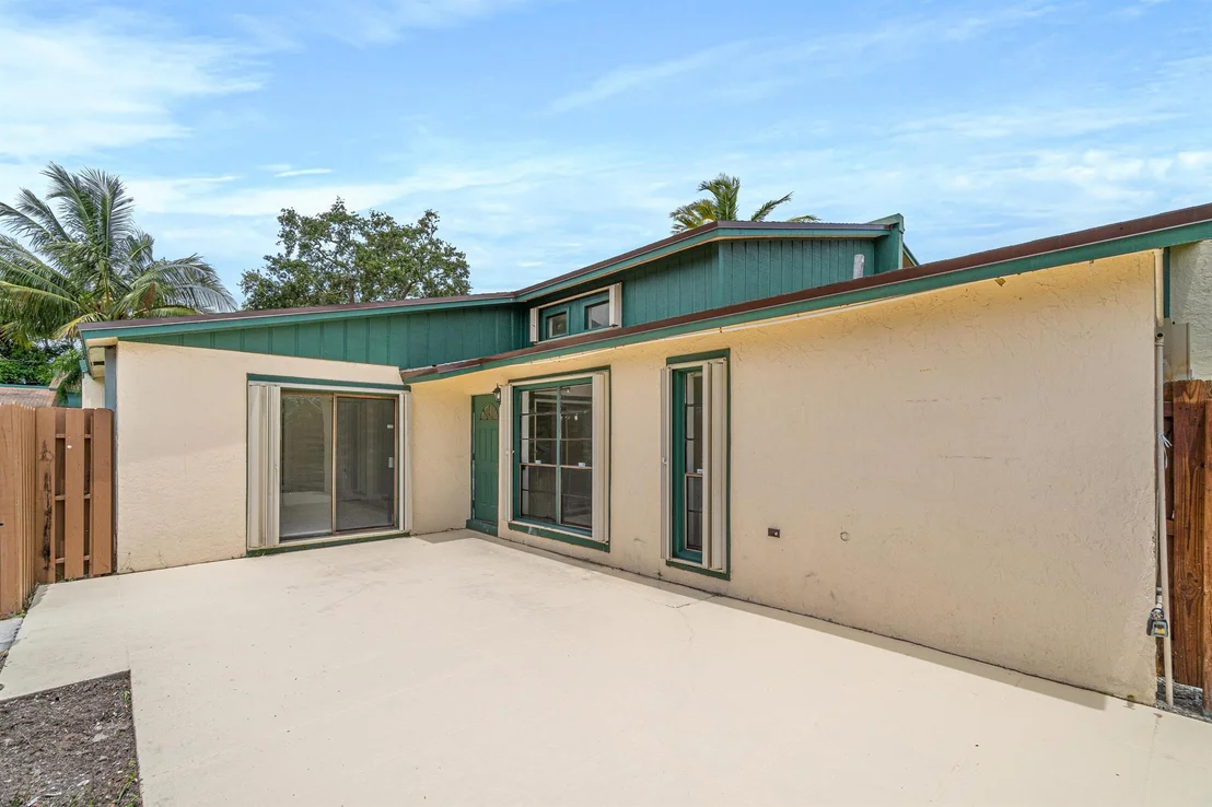 Photo of 1004 Manor Drive