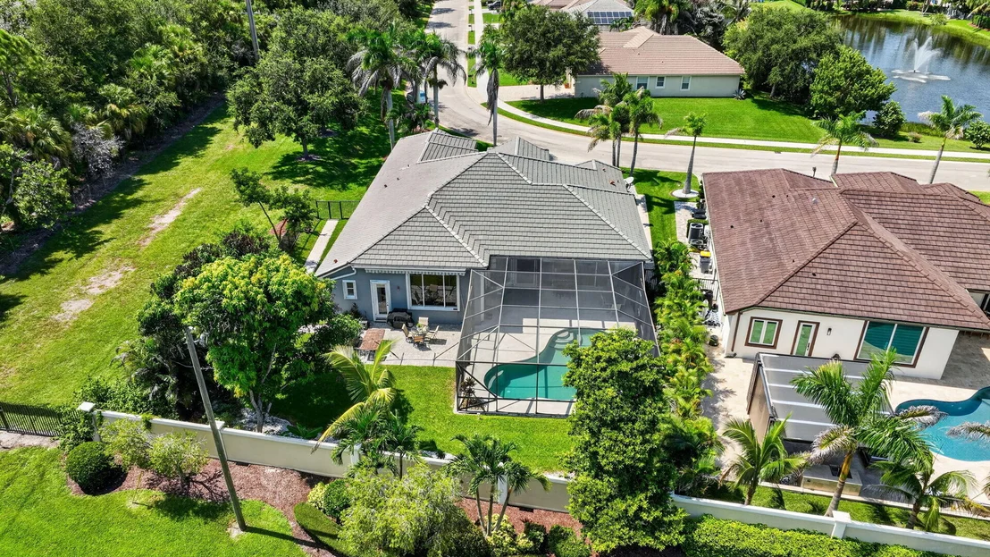 Photo of 755 SW RIVER BEND Circle
