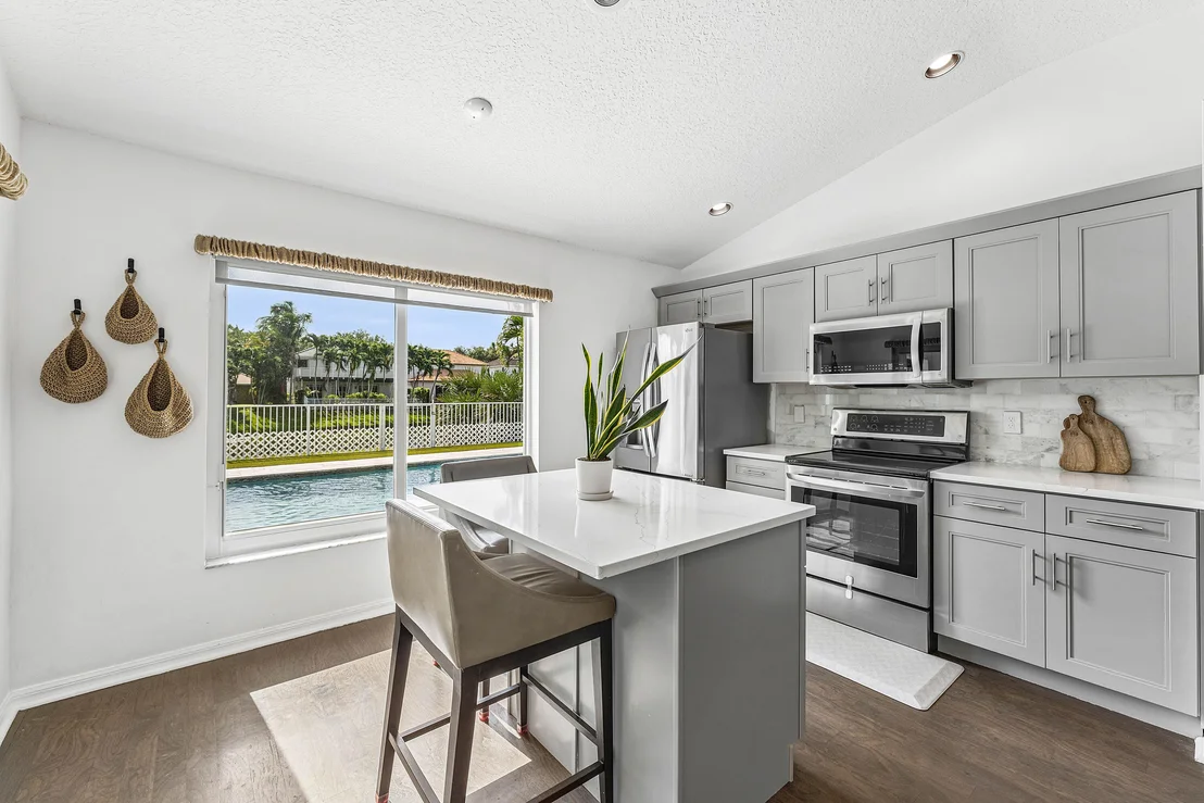 Photo of 583 Canoe Point