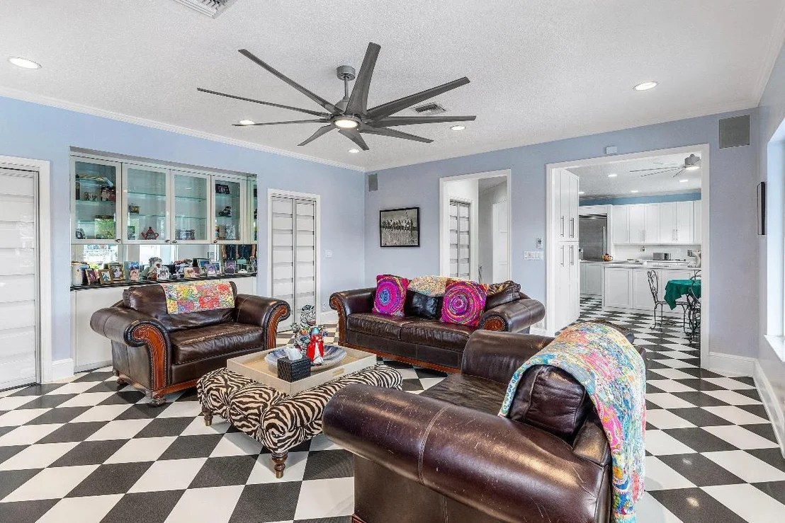 Photo of 678 Carriage Hill Lane
