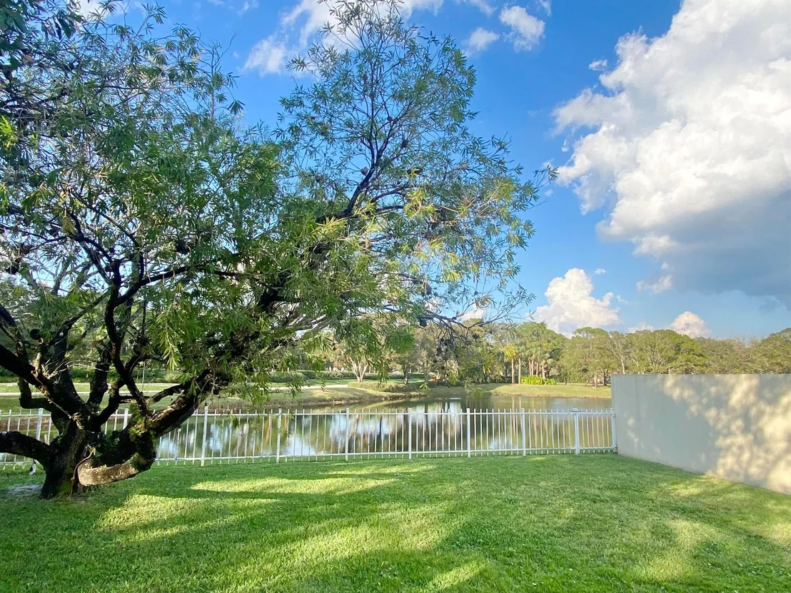 Photo of 100 Hampton Circle