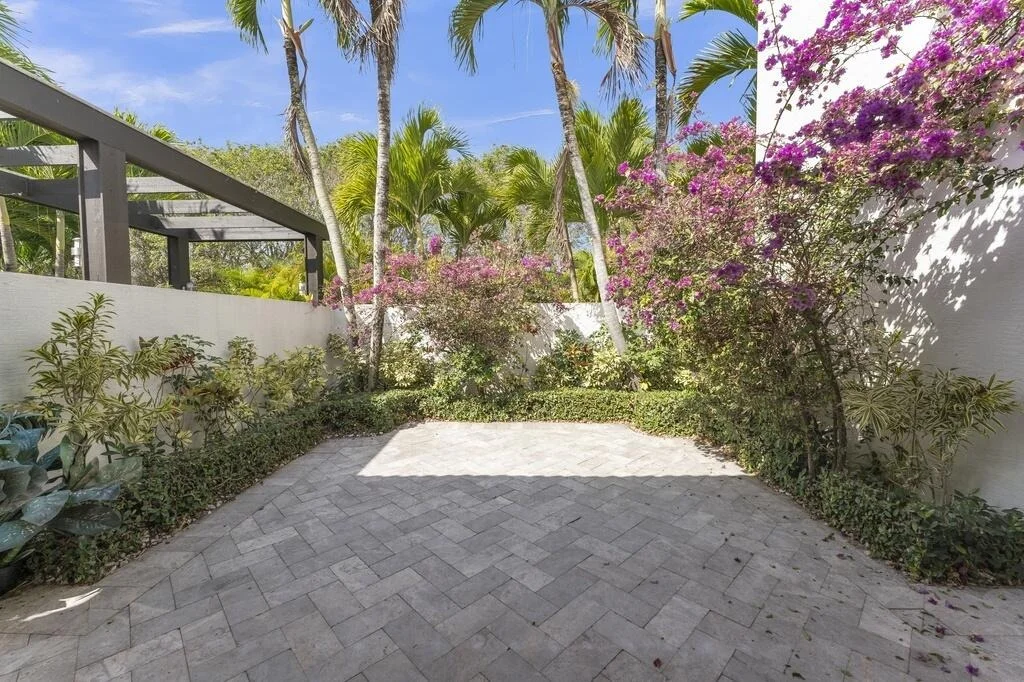 Photo of 355 Oakview Drive