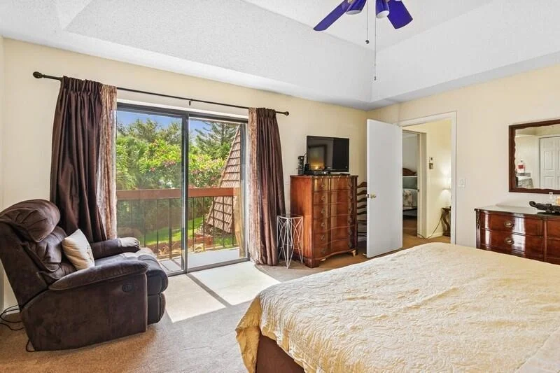 Photo of Unit D at 7 Atrium Circle