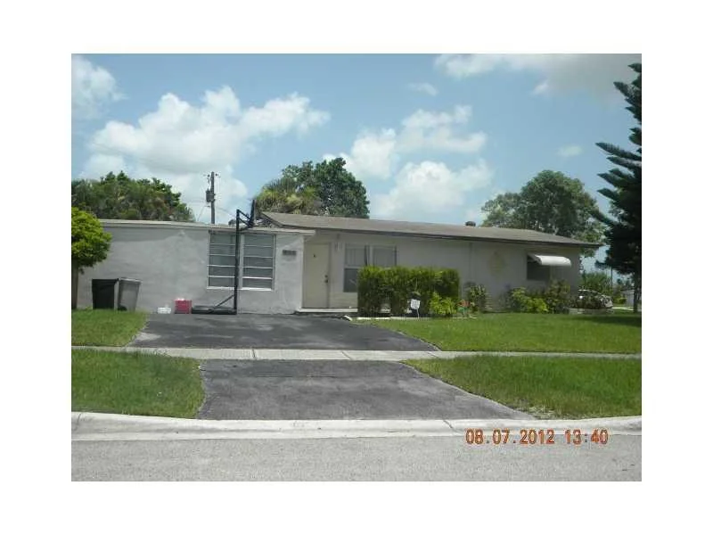 Photo of 904 E River Drive