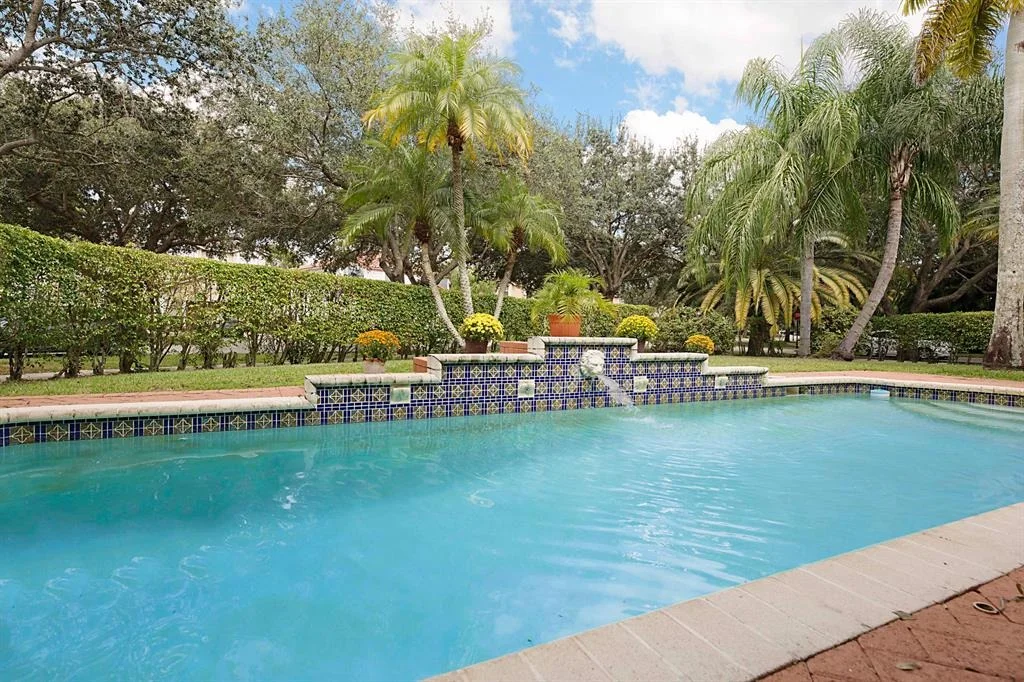 Photo of 5810 NW 60 Place