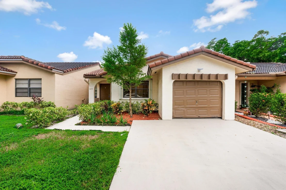 Photo of 6654 NW 174th Lane