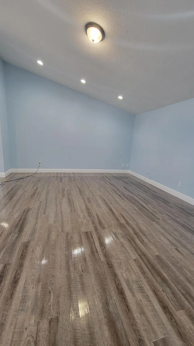 Photo of 1096 Manor Drive