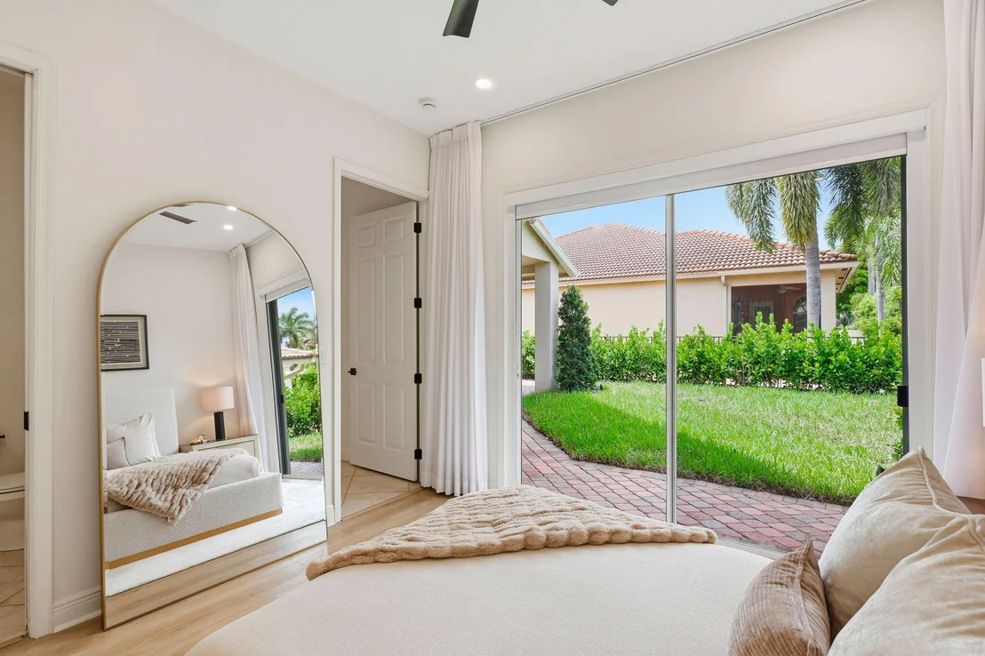 Photo of 950 Greensward Lane