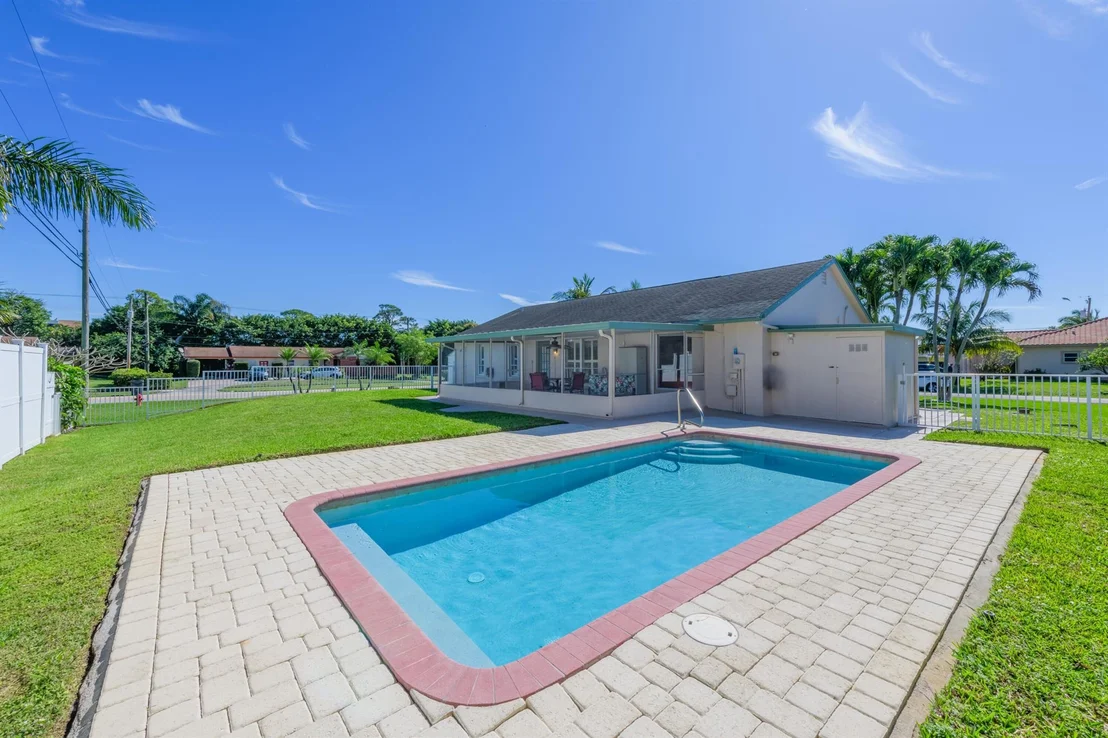 Photo of 2 W Cypress Road