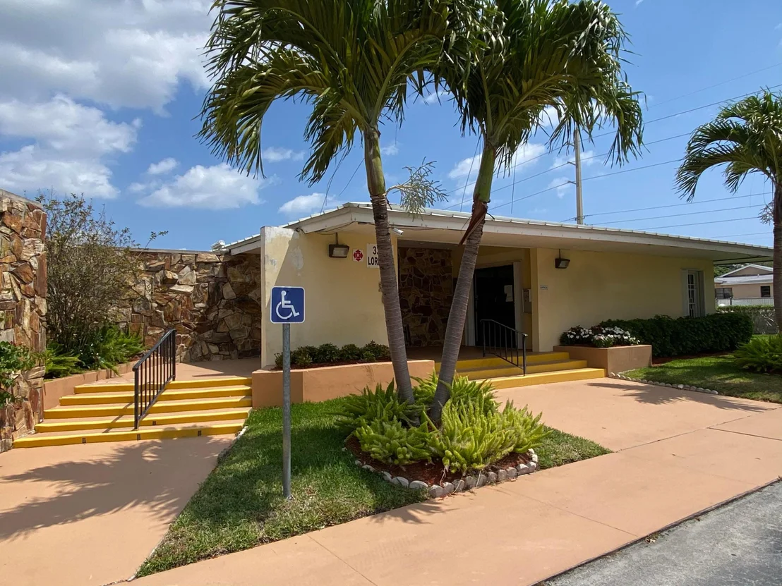 Photo of Unit B at 200 Pine Point Drive