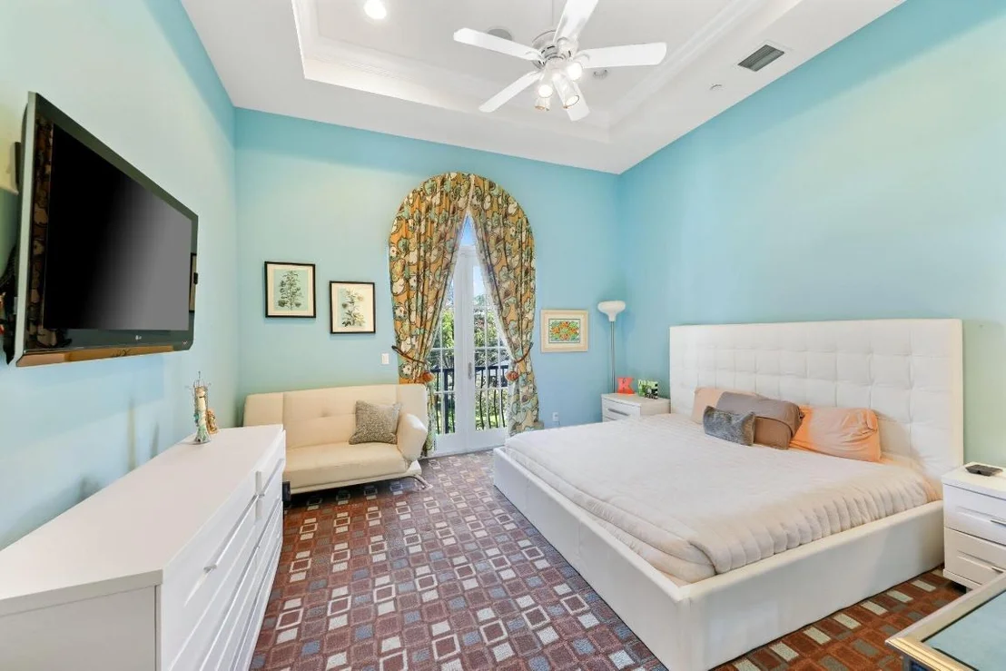 Photo of 932 Banyan Drive