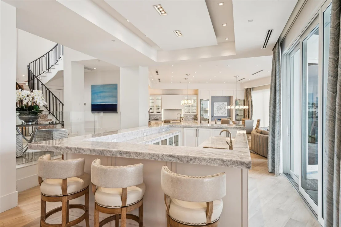 Photo of 2400 Bay Drive