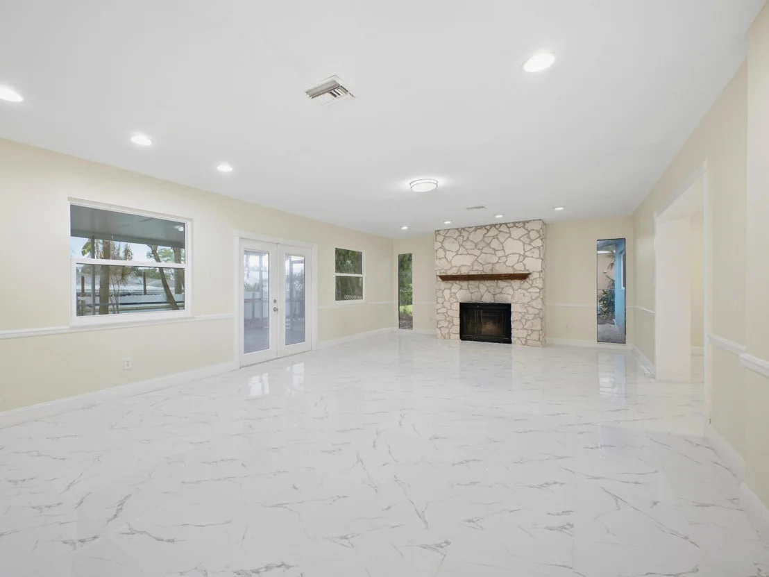 Photo of 1421 Crest Drive