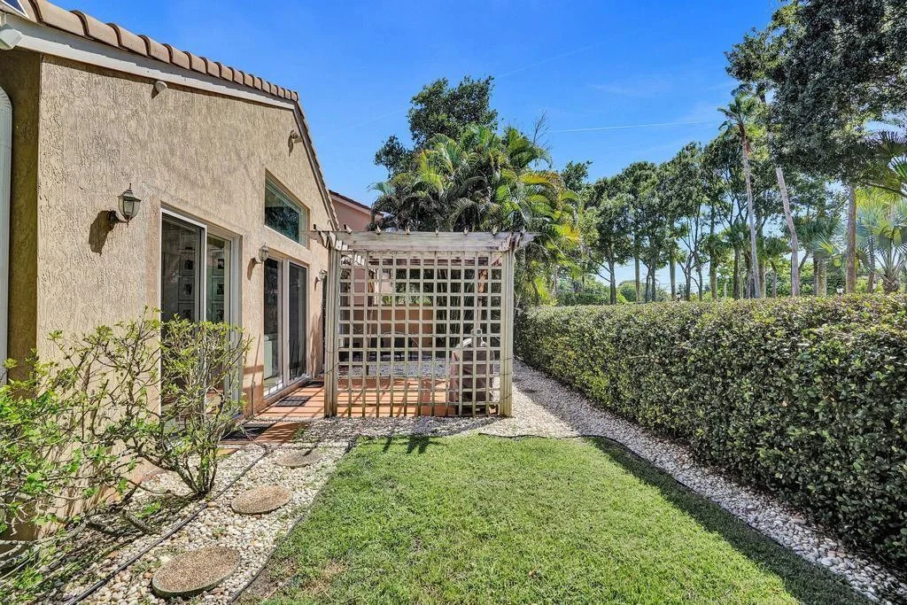 Photo of 1660 W Classical Boulevard