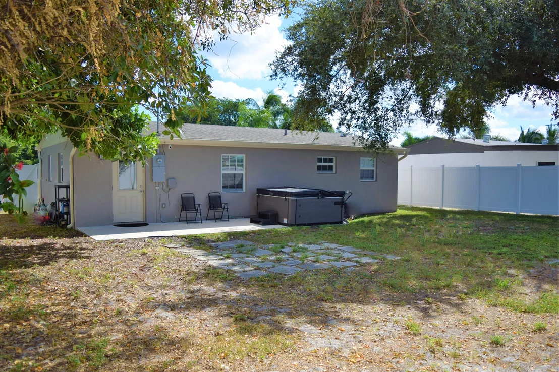 Photo of 435 Seminole Drive