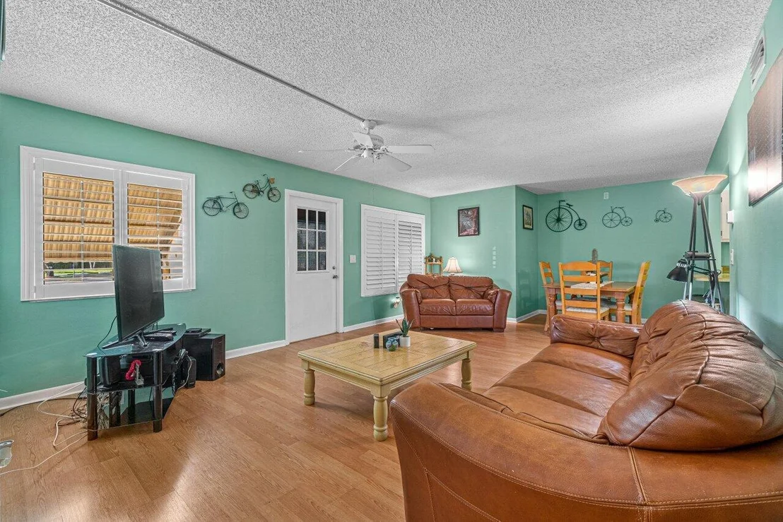 Photo of Unit D1 at 305 Pine Ridge Circle