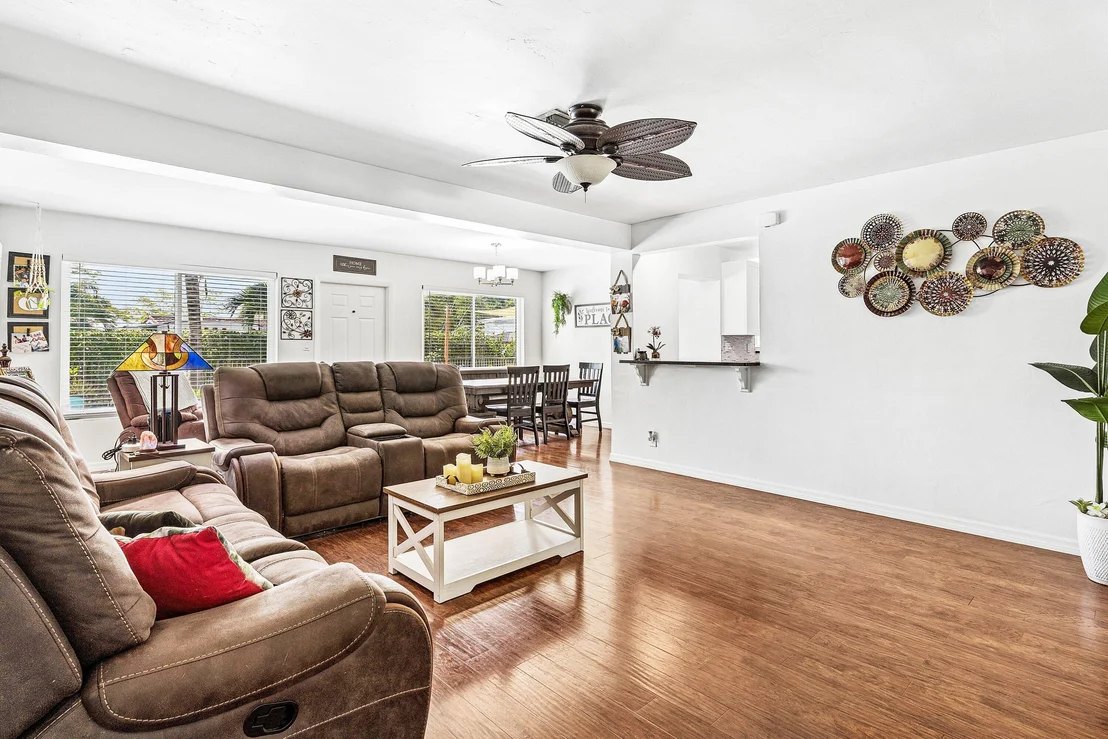 Photo of 1603 Crest Drive