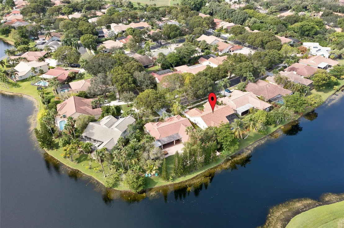 Photo of 1615 Lakeshore Circle