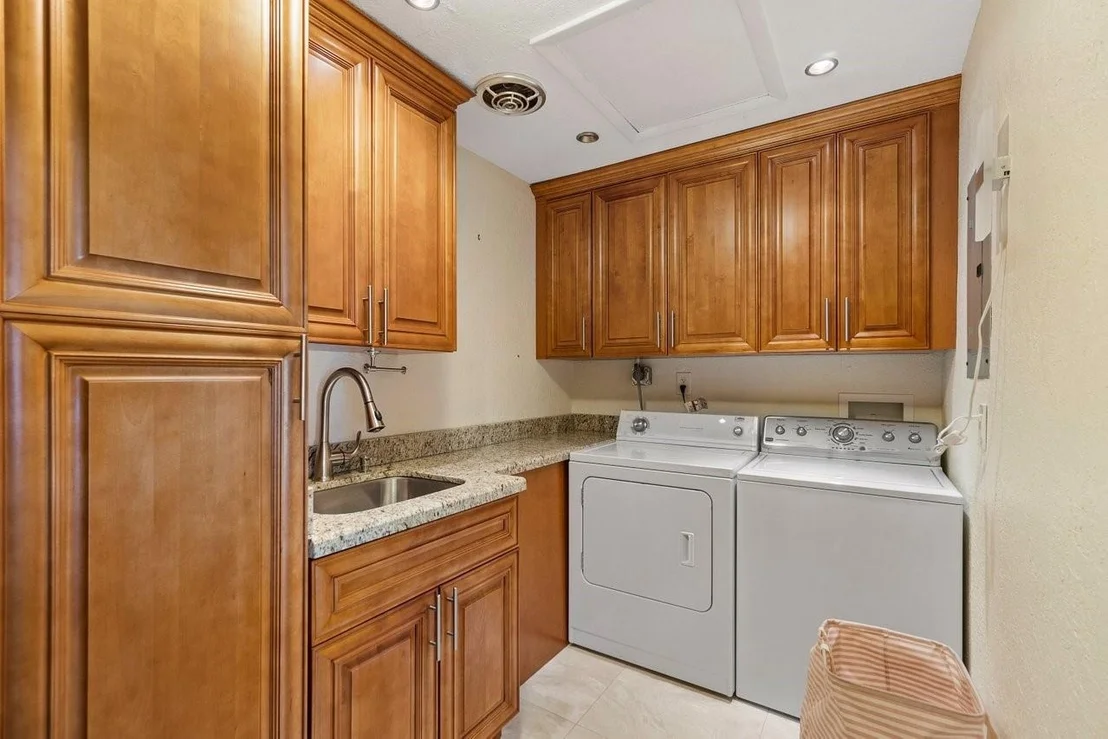 Photo of 911 SE 5th Avenue