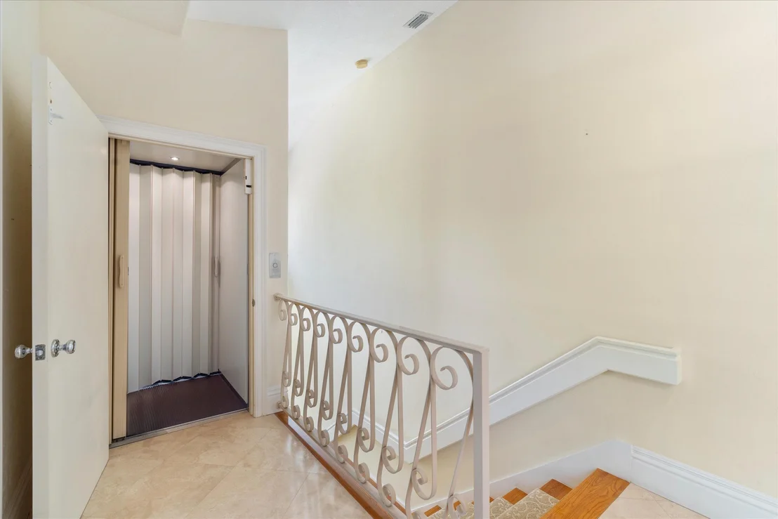 Photo of Unit B at 17564 Ashbourne Way