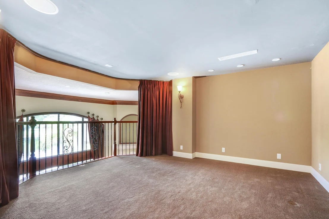 Photo of 10775 Versailles Boulevard