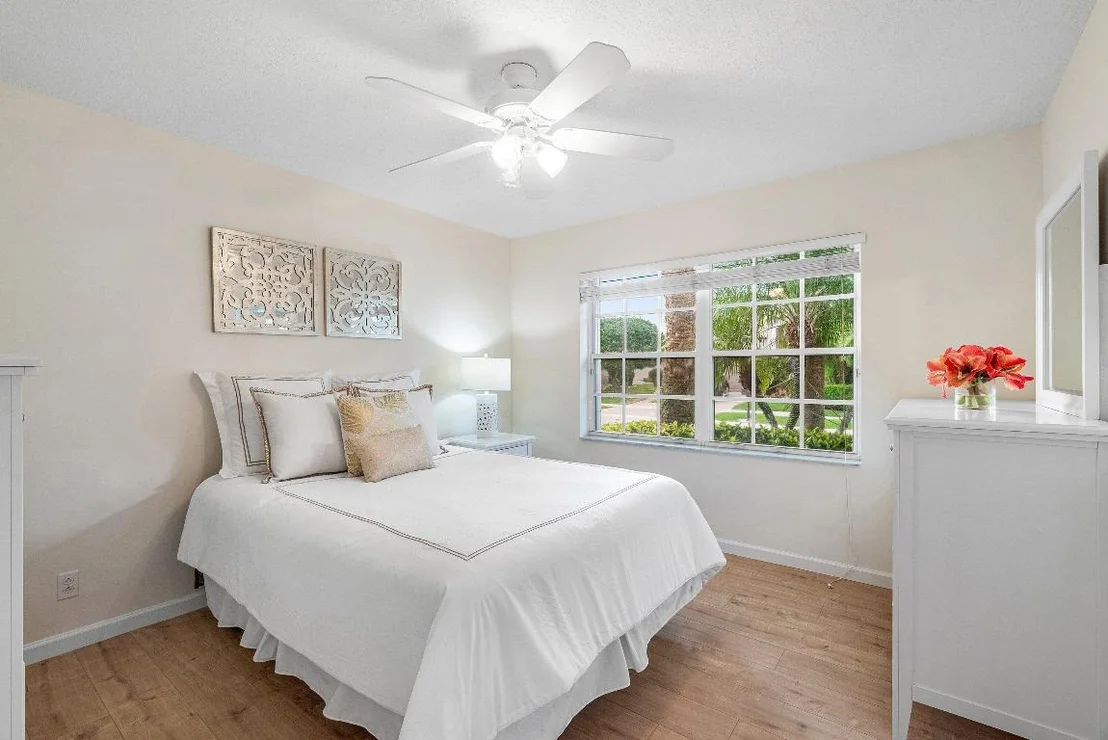 Photo of 6698 Sherbrook Drive
