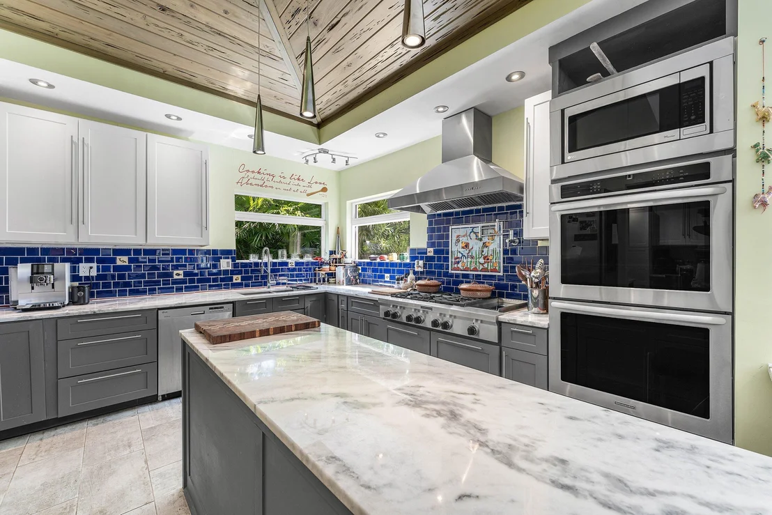 Photo of 742 PARK Drive W