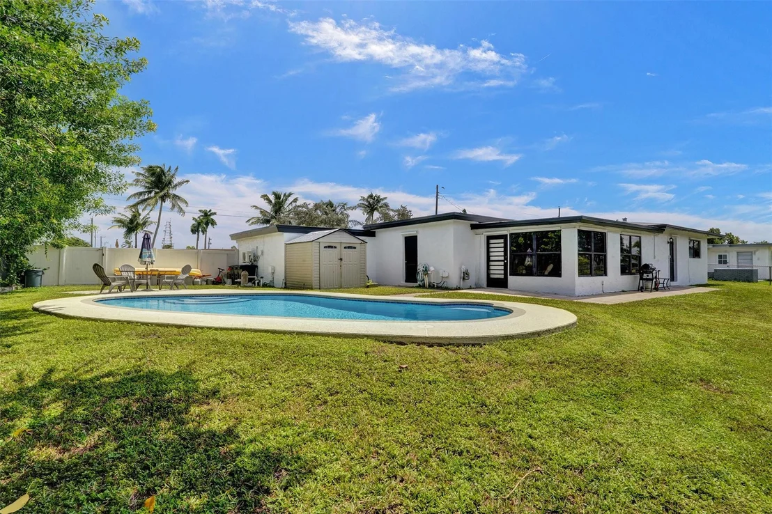 Photo of 1709 E River Drive