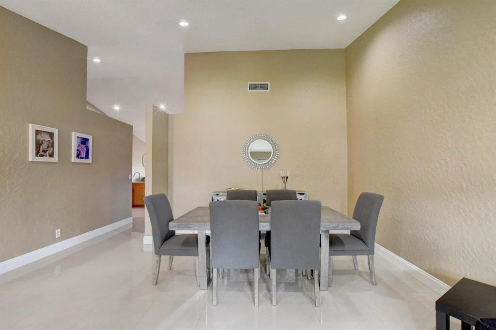 Photo of 11080 Lakeaire Circle