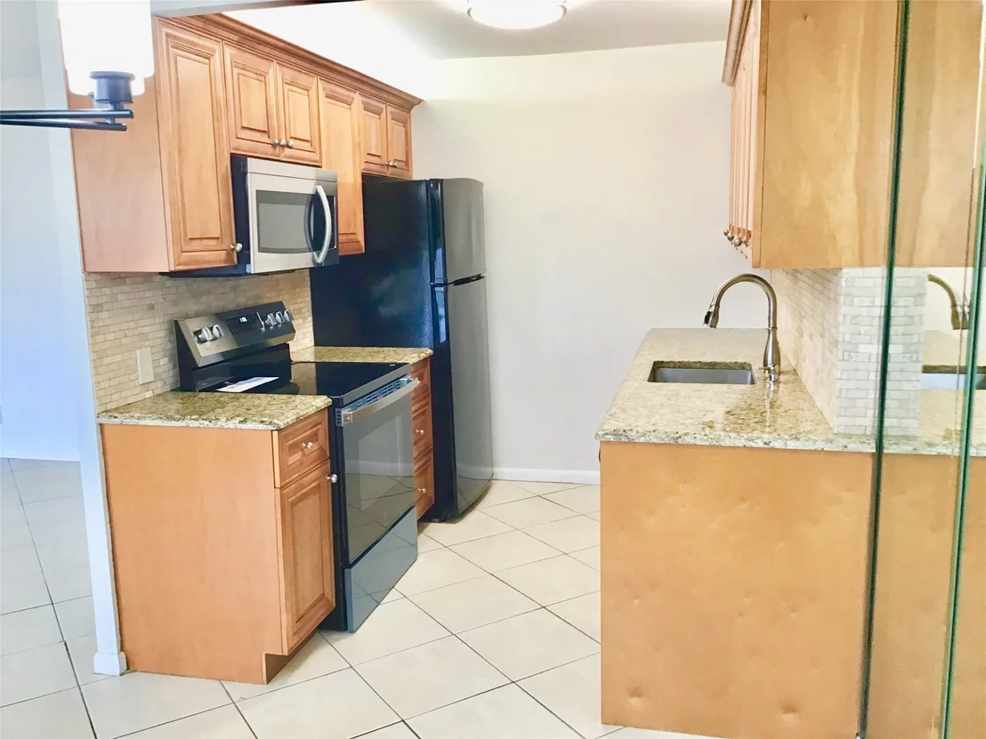 Photo of Unit 2035 at 2035 Exeter B