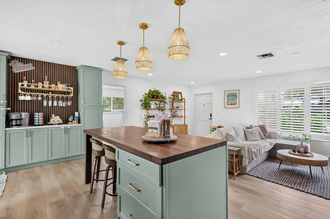 Photo of 902 SE OCEAN Avenue