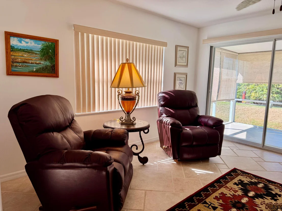Photo of 2595 SE 6th Avenue