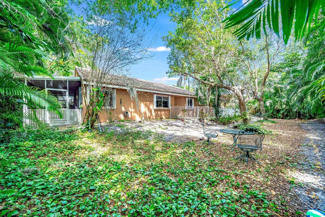 Photo of 1429 Banyan Circle