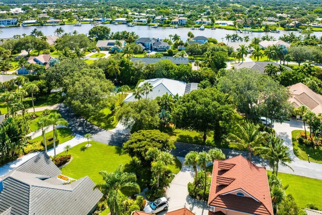 Photo of 18730 SE Lakeside Way