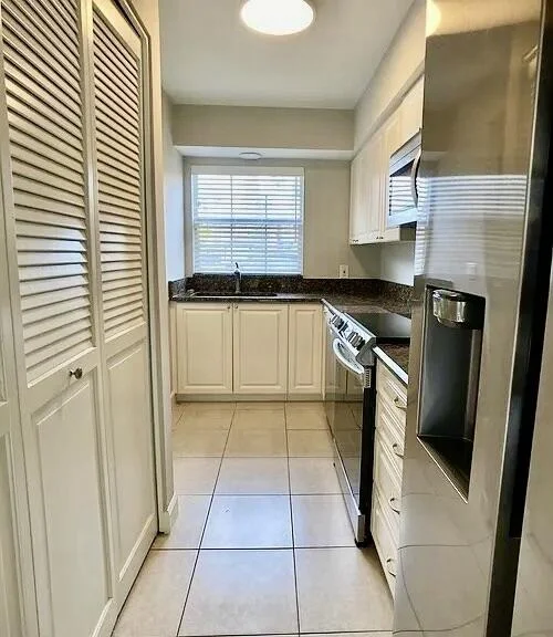 Photo of Unit 4 at 413 N Cypress Drive