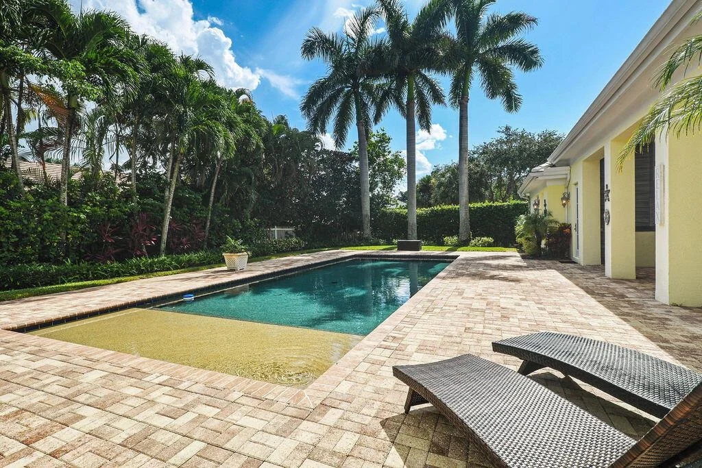 Photo of 3338 Greenway Drive