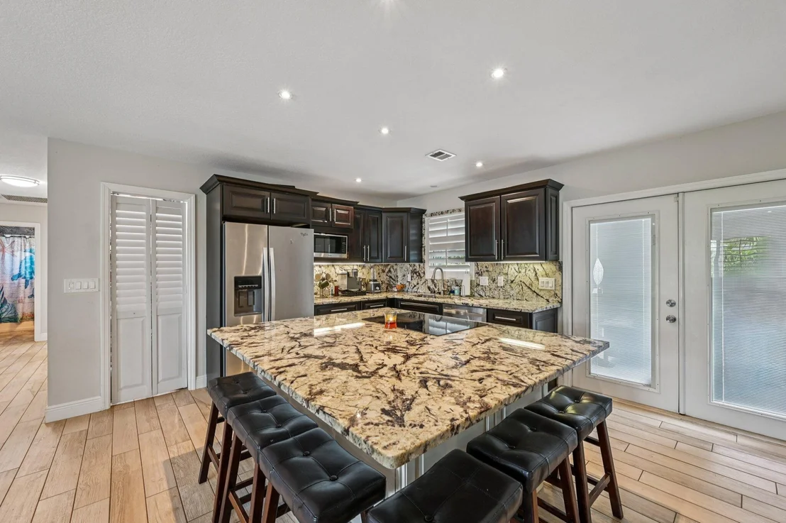Photo of 405 E Whitney Drive