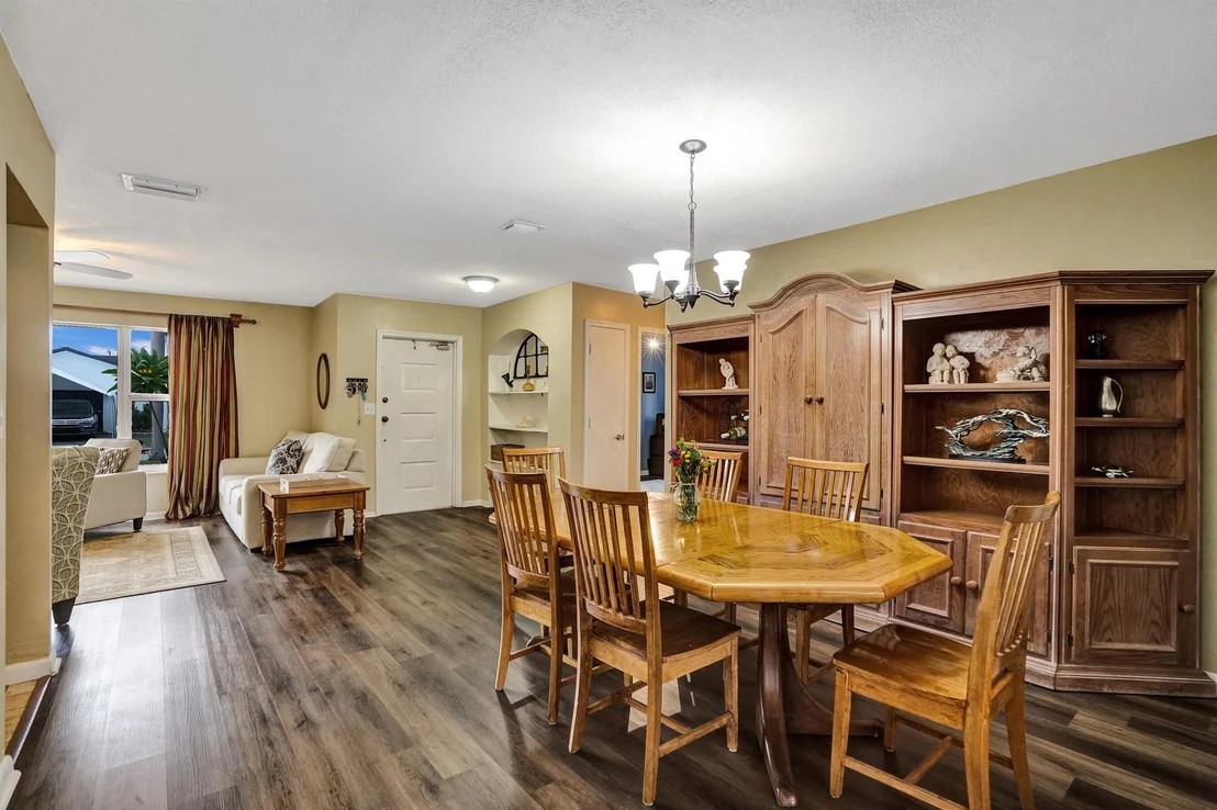 Photo of 607 SE 7th Avenue