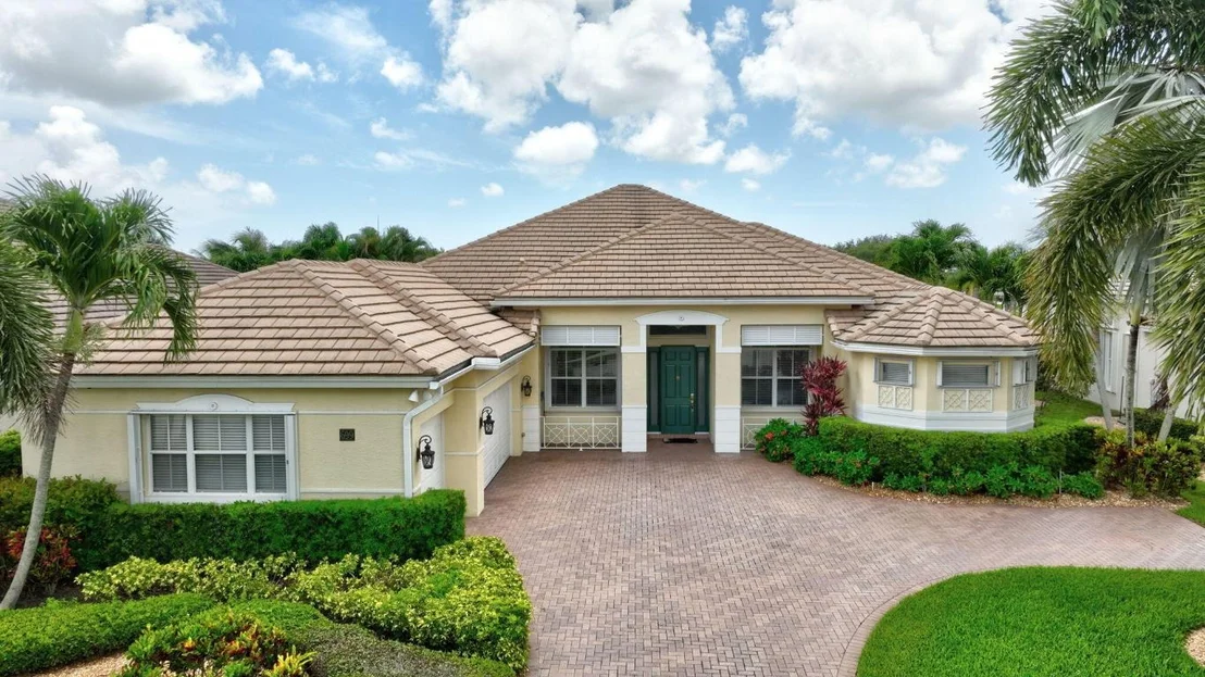 Photo of 699 SW River Bend Circle