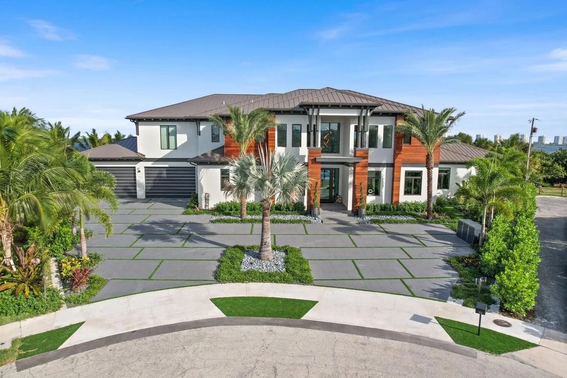Photo of 712 Lakeside Circle