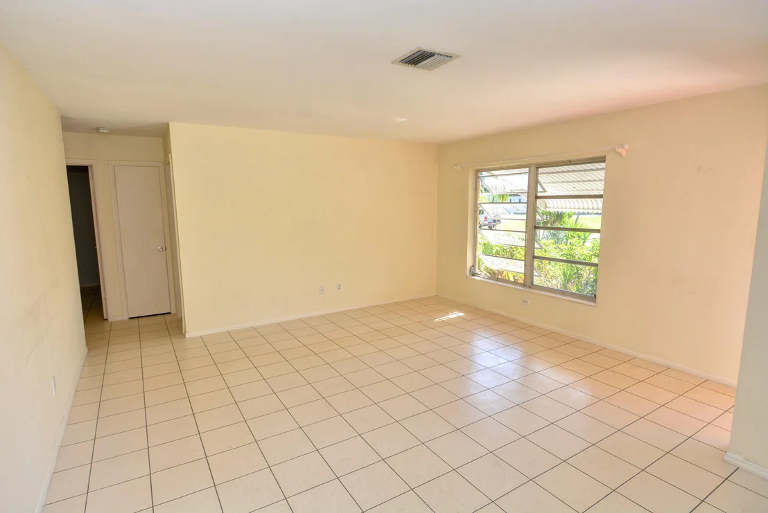 Photo of 2359 NW Sunset Boulevard