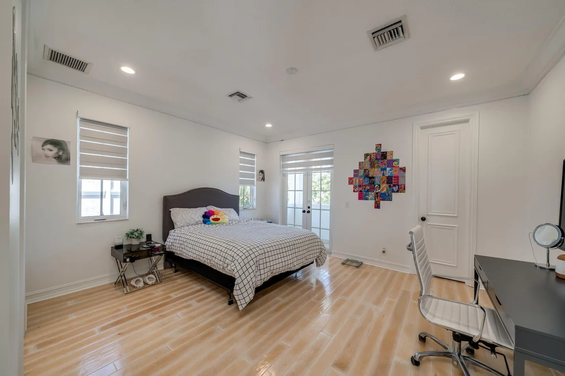Photo of 17593 Middle Lake Drive