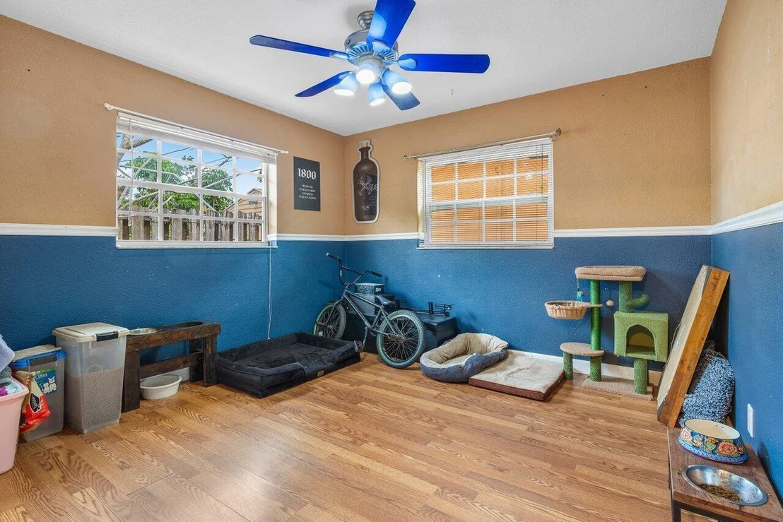 Photo of 403 W Whitney Drive