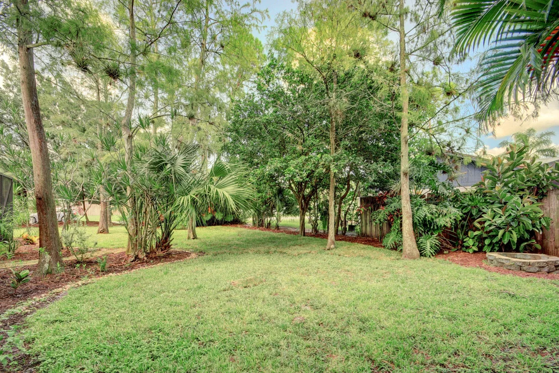 Photo of 822 Daffodil Drive