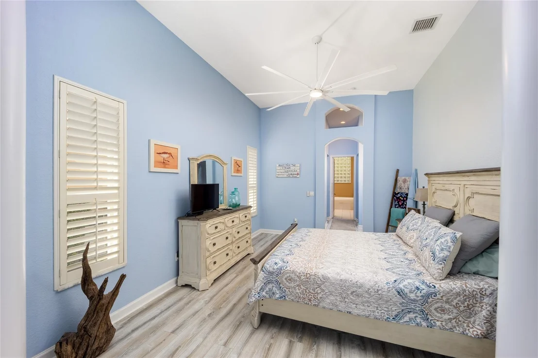Photo of 6945 SE Bay Hill Drive