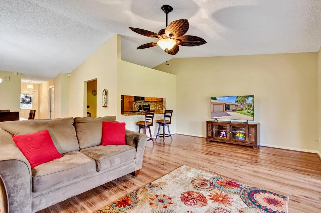 Photo of 124 Mayfair Lane
