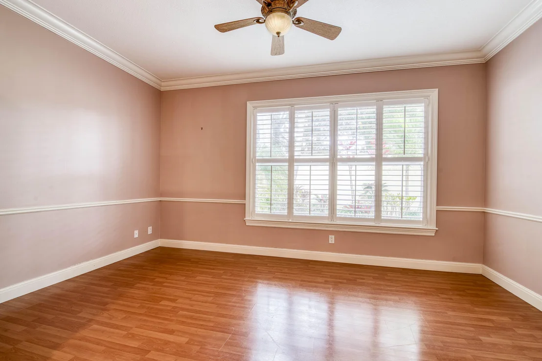 Photo of 190 S Hampton Drive