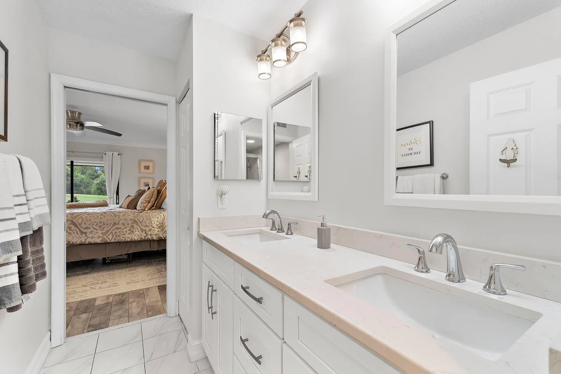 Photo of Unit B at 1201 Pinecrest Circle
