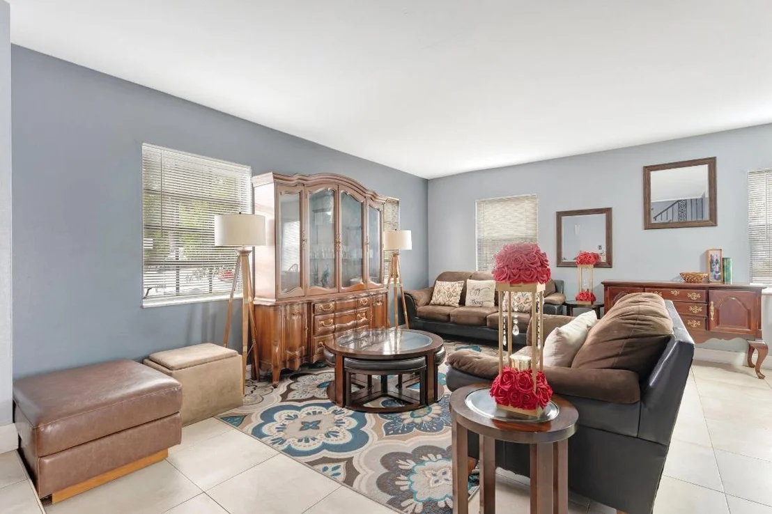 Photo of Unit D7 at 3058 Riverside Drive